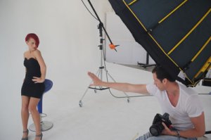 Der Meister setzt das Modell ins rechte Licht.