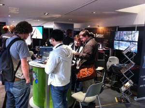 Weltenbauer zeigt auf der FMX Flagge - das ist gut. 