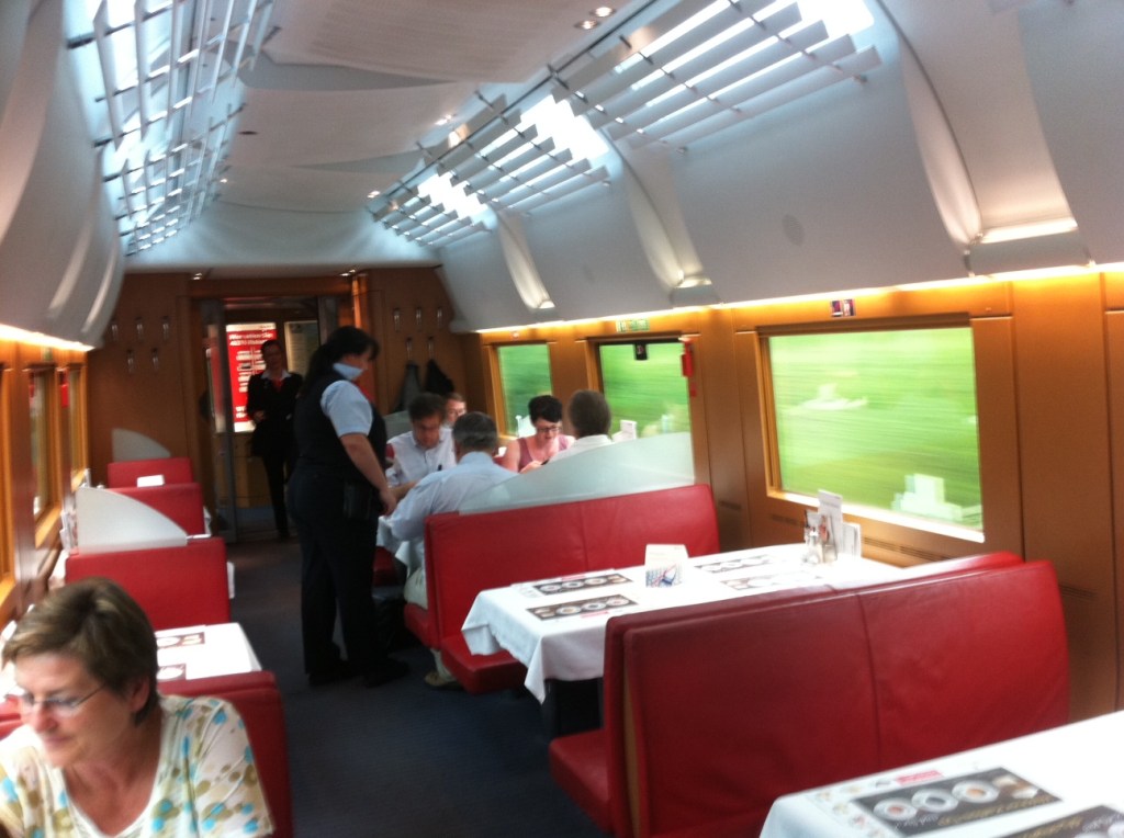 Essen im Bordrestaurant ICE 882 von München nach Nürnberg.