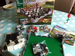 Foto 2 Das Lego Schach Set wird in fünf Beutel geliefert.