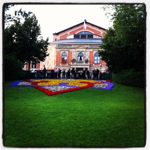 Das Festspielhaus am grünen Hügel.