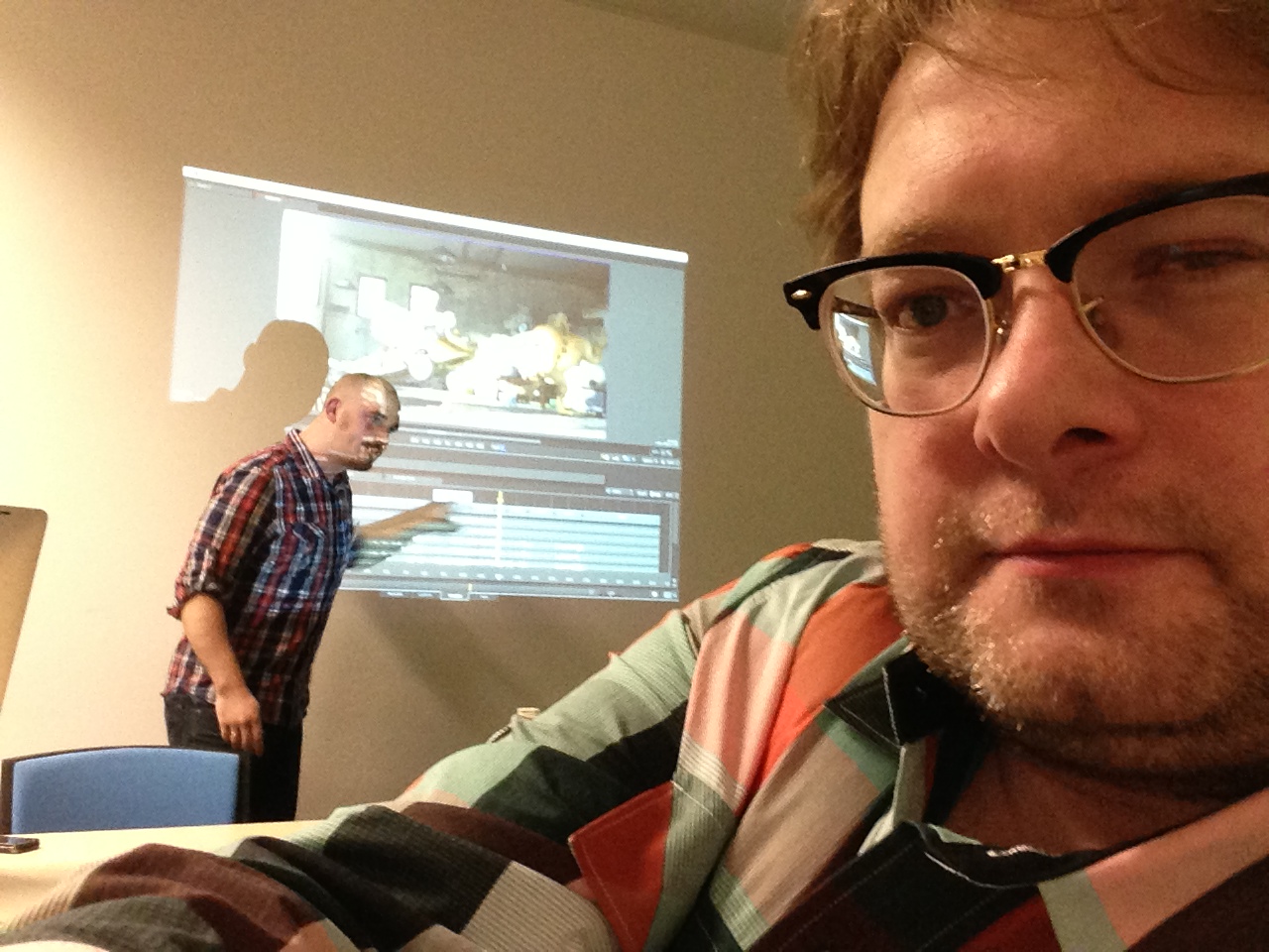 Alex Horst (hinten) zeigt, was die Software kann und ich staune.