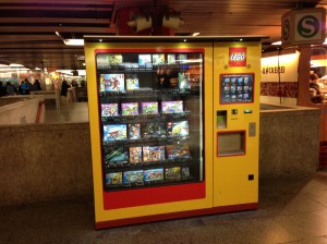Der Lego-Automat im Untergeschoss des Münchner Hauptbahnhofes.