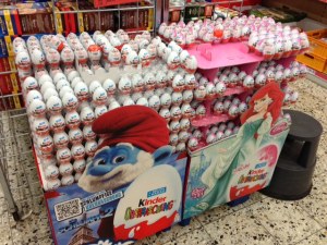 Getrennte Eier für Buben und Mädchen.