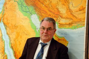 Herbert Mair im Jahre 2006 bei einem Vortrag über den Nahen Osten. 