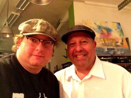 Oliver Derks (r) im Gespräch mit Matthias J. Lange von redaktion42. 