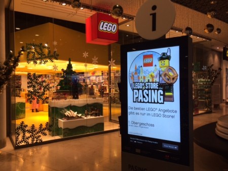 Ankunft im Lego Store.