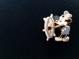Steamboat Willie als Pin bei mir am Jacket.