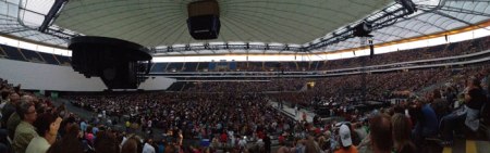 Die vollbesetzte Commerzbank-Arena in Frankfurt.