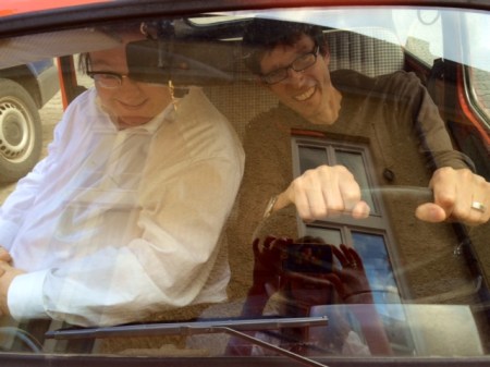 Matthias J. Lange und Thomas Gerlach nehmen Platz.