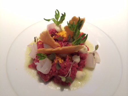 Tatar vom Uckermärker Rind mit Eukalyptus.