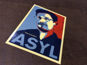 Aufkleber für Snowden gab es haufenweise.