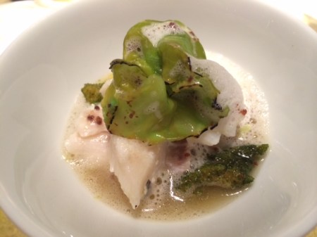 Kiemendeckel vom Heilbutt, Spitzkohl und Liebstöckel