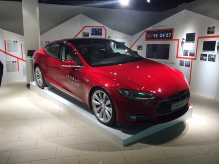 Ist Tesla, hier in Gatwick, eine disruptive Technologie?