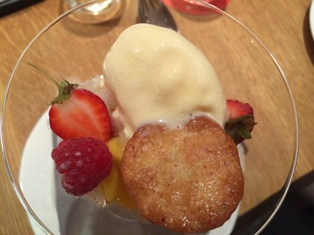 Mojito von der Mango mit Minzgranité und Zitronengras