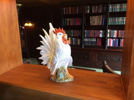 Leider musste der Hahn Federn lassen.