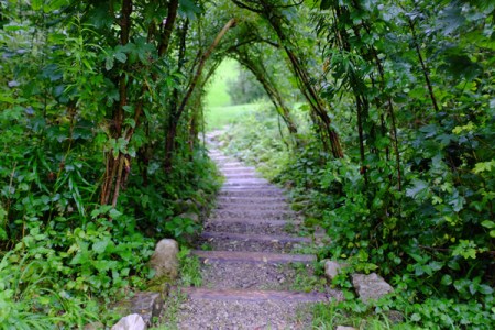 Hinter dem Hotel beginnt der Liebespfad