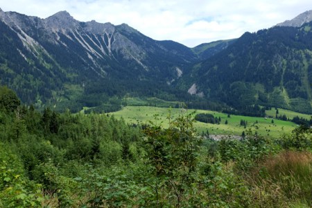 Mein Blick ins Tal vom Höllerundweg.