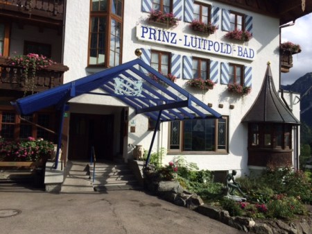 Der freundliche Eingang zum Hotel Prinz Luitpold Bad.