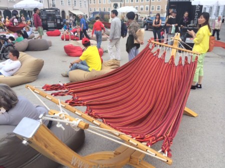 Niederlassen und genießen und in Welten eintauchen.