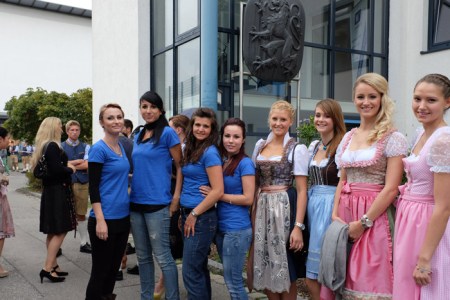 Das Wieser-Team mit einigen Spielerfrauen.