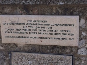 Gedenktafel an der Brücke