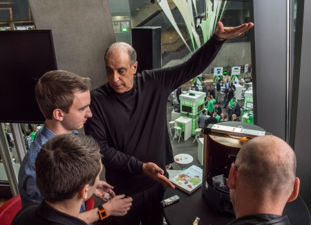 Carl Bass erzählt und hat auch einen 3D-Drucker dabei.