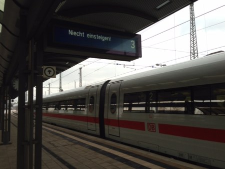 Die Bahn erhöht die Preise für Kreditkarten- und PayPal-Zahler.