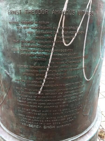 Leider ist das Denkmal beschmiert.