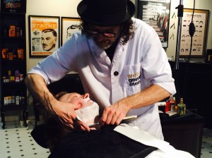 Ich liege unterm Messer.