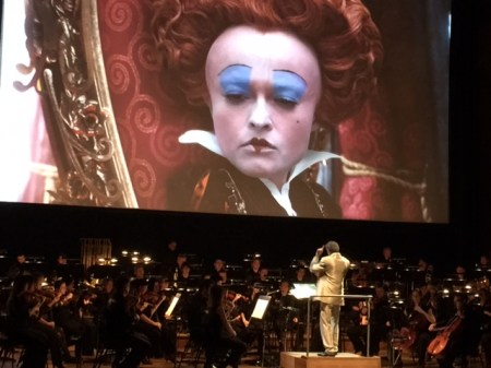 Filmmusikfreunde beobachten das Werk von Helmut Imig.