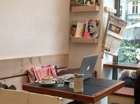 Schöne Atmo im Bistro, aber bei meinem Besuch kein WLAN