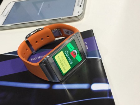 Skeptisch reagieren wir Deutsche auf Veränderungen, wie hier bei wearable bei der InsiderAR-Ausstellung von metaio.