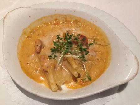 Als Amuse Guelle gab es kleine Portion überbackene Rigatoni