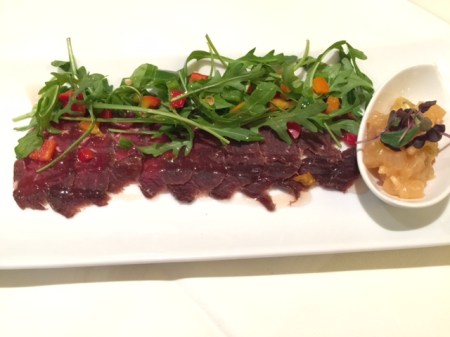 Zur Vorspeise urgemütlicher Hirsch