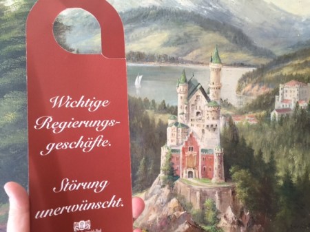 Bitte draußen bleiben - „Wichtige Regierungsgeschäfte - Störung unerwünscht“