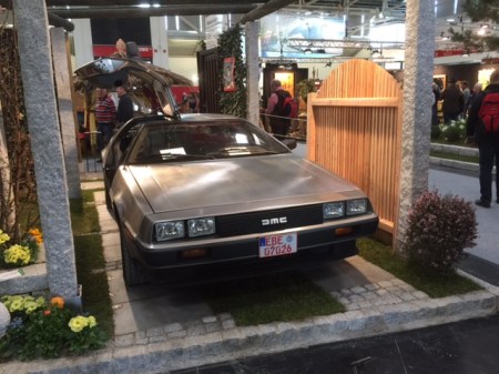 Ein DeLorean DMC-12 auf der IHM 2015.