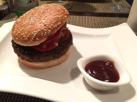 Der Victoria Grill Burger war bis auf die Semmel/das Brötchen nach meinem Geschmack.