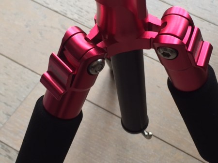 Der Haken ist eine gute Lösung bei meinem  Rollei Compact Traveler No. 1.