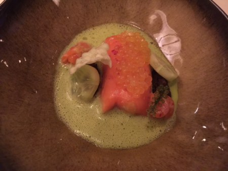 Färörer Lachs mit Aubergine und Zitronen-Petersiliensoße