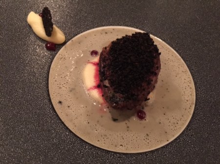 Taube mit Olive, Sellerie und Gewürzsoße