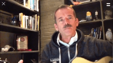 Chris Hadfield ist bei Periscope.