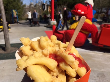 Pommes in Lego-Form im Legoland Günzburg.