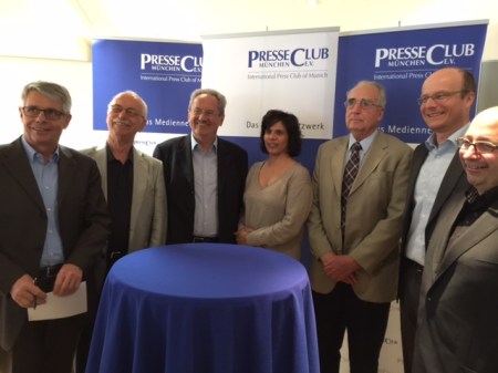 Gruppenbild im PresseClub München.