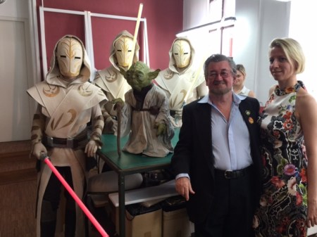 Der Meister mit seinem Werk.