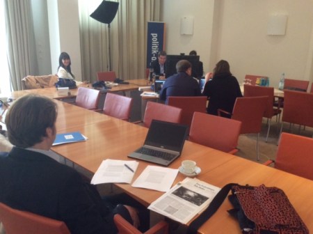Radiobetreiber Michael Oschmann (l.) schaute sich den Hangout vor Ort an.