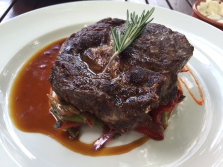 Rib Eye Medium Rare - einfach perfekt.