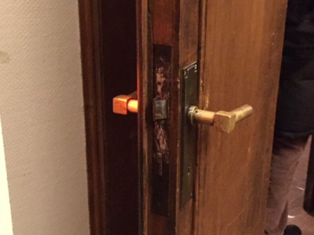 Die Türklinke zu Hitlers Arbeitszimmer im Führerbau an der Arcisstraße 12.