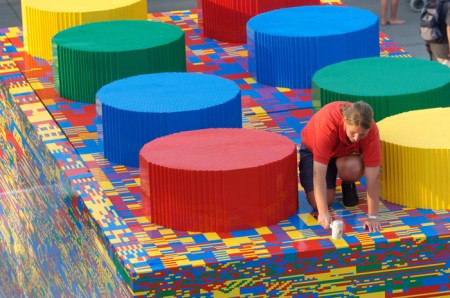 Der größte Lego-Stein der Welt soll im Legoland entstehen. Foto: Legoland