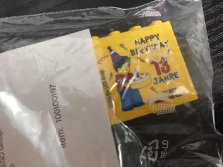 Der Jubiläumsstein zum 13. Geburtstag.